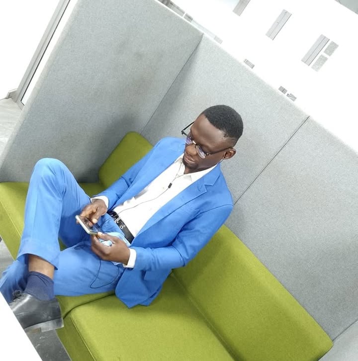 Komolafe E Emmanuel