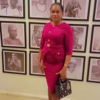 OYOMODIOWHO QUEEN